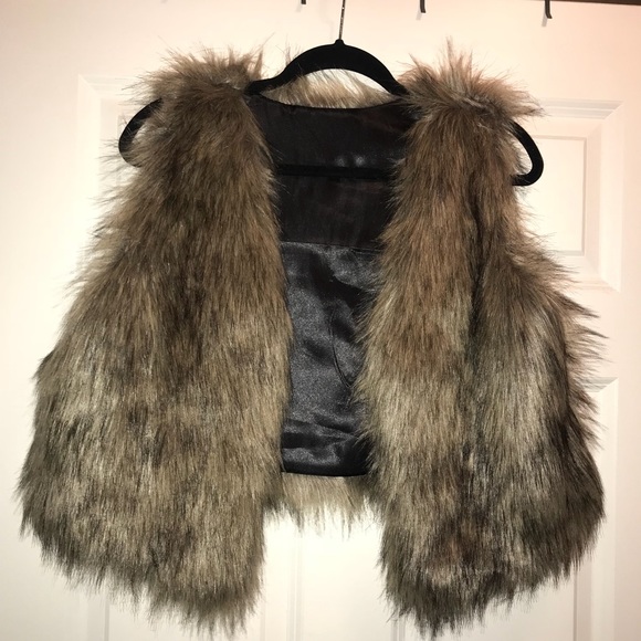 Sweaters - Faux Fur Vest (never worn)